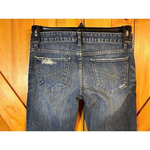 Aeropostale Capri Jeans Womens Size 1/2 Distressed (4406) - Picture 6 of 7